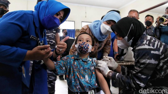 TNI AL terus berupaya melakukan percepatan vaksinasi anak demi mendukung pemerintah mengejar herd imunuty pada awal tahun  2022.