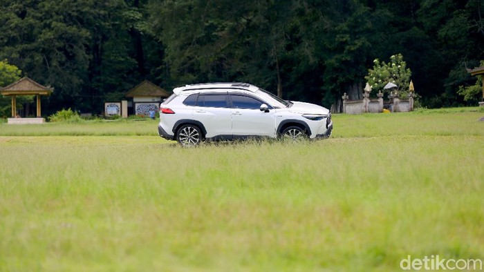 Eksotisme Toyota Cross Hybrid di Tamblingan Bali