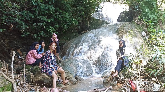 Air Terjun Mbengkat Indah di Grobogan, Jateng