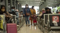 Libur panjang ini membuat orang tua turut membawa anak-anak bepergian ke luar kota.