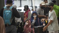 Untuk mengantisipasi penyebaran COVID-19 PT KAI menerapkan peraturan ketat, salah satunya dengan mewajibkan penumpangnya telah divaksin COVID-19.