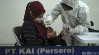 PT KAI juga menyiapkan lokasi swab baik antigen maupun PCR dengan biaya yang terjangkau yaitu 45 ribu rupiah untuk antigen dan 195 ribu rupiah untuk PCR.