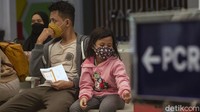 Momen Natal dan Tahun Baru yang semakin dekat membuat moda transportasi kian ramai digunakan warga, baik untuk pulang kampung maupun berlibur.