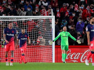 Granada Vs Atletico Madrid: Los Colchoneros Tumbang 1-2