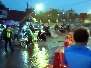 Banjir Rusak Kawasan Dermaga Palabuhanratu-Perahu Terdampar