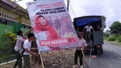 Banner Puan di Lokasi Terdampak Erupsi Semeru Diturunkan