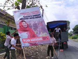 Banner Puan Maharani di Lokasi Terdampak Erupsi Semeru Diturunkan Satpol PP