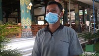 Ketua Dewan Paroki Gereja HKTY Ganjuran, Ari Setiawan menjelaskan bahwa candi tersebut dibangun oleh Schmutzer. Dulu, dia pernah tinggal di kompleks yang saat ini menjadi Gereja Ganjuran, hingga kemudian membuat pabrik gula. (Pradito Rida Pertana/detikTravel)