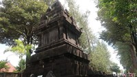 Sumber mata air tersebut kerap dimanfaatkan oleh peziarah atau jemaat yang datang ke Gereja HKTY Ganjuran. Ternyata air Perwitosari bisa menyembuhkan umat atau peziarah yang datang ke sini. (Pradito Rida Pertana/detikTravel)