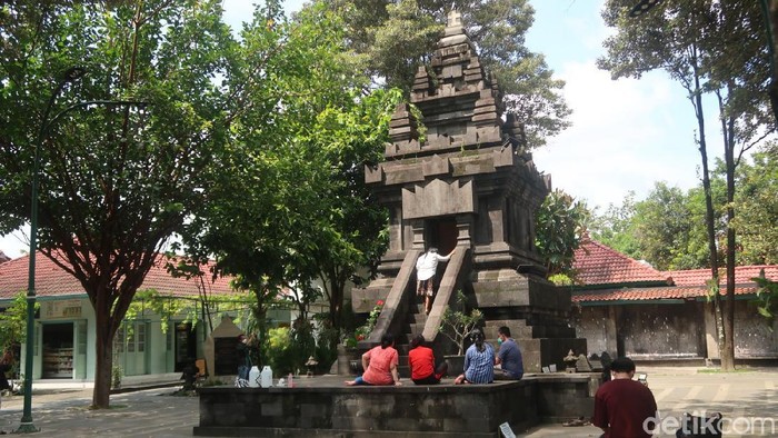 Berada di Kompleks Gereja, Ini Bangunan Candi HKTY Ganjuran Bantul