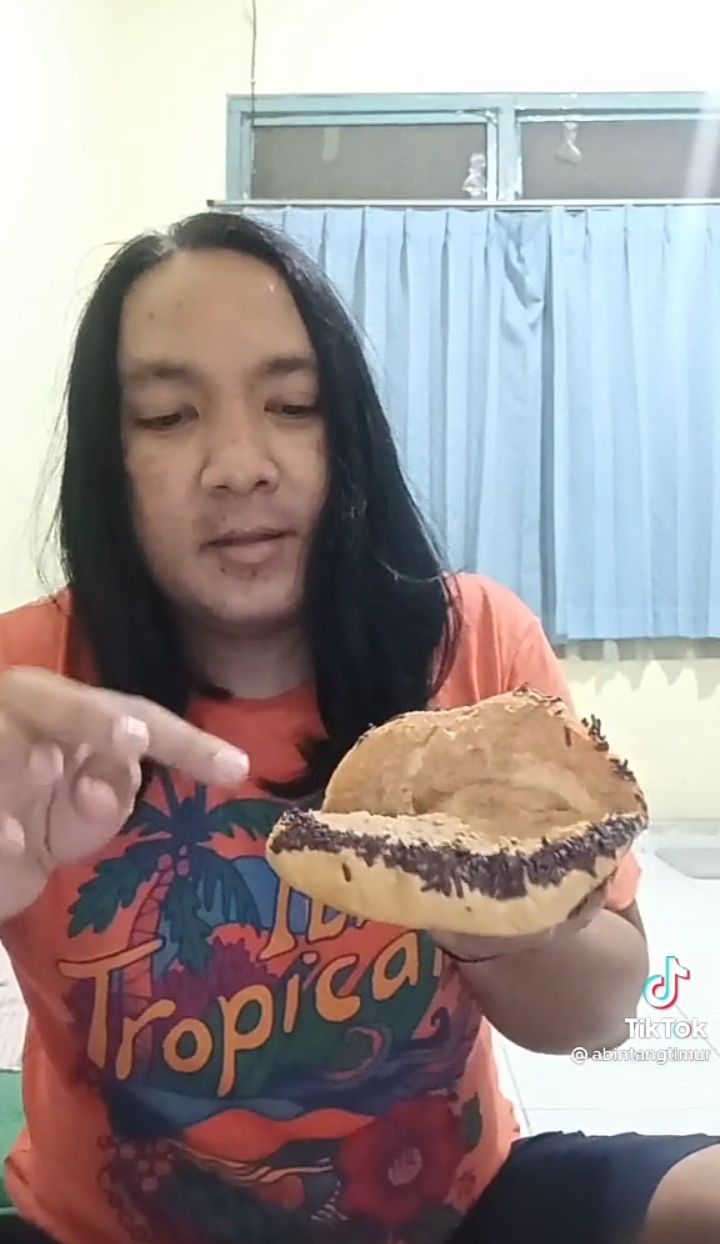 Komedian Tertipu Isi Roti Favorit