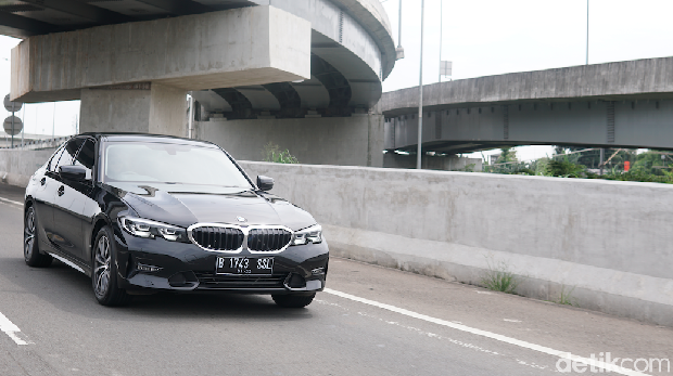 BMW 320i Dynamic