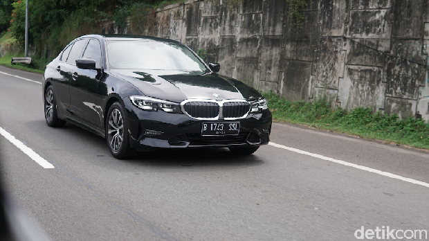 BMW 320i Dynamic BMW 320i Dynamic
