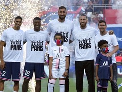Pemain lain yang cukup menarik perhatian di bursa transfer 2021 adalah Sergio Ramos dan Gianluigi Donnarumma. Keduanya didatangkan ke PSG dari Real Madrid dan AC Milan dengan status bebas transfer. AP Photo/Francois Mori.