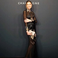 Adalah Carla Pereyra seorang wanita asal Argentina yang berhasil merebut hati Simeone. Carla sudah menikah dengan Simeone sejak 2019. Ia diketahui berprofesi sebagai model. Foto: Instagram @carla.pereyra15