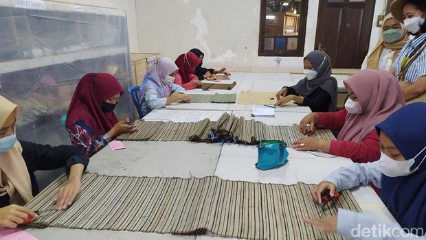 Destinasi Wisata Rumah Tenun Magelang, Wisatawan Bisa Praktek Tenun