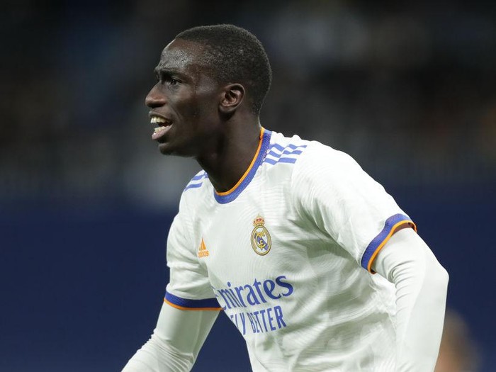 MADRID, SPAIN - NOVEMBER 03: Ferland Mendy of Real Madrid CF in action during the UEFA Champions League group D match between Real Madrid and Shakhtar Donetsk at Estadio Santiago Bernabeu on November 03, 2021 in Madrid, Spain. (Photo by Gonzalo Arroyo Moreno/Getty Images)
