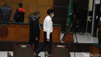 Meski begitu Asep Yusman menjamin anaknya akan menjalani proses hukum sesuatu aturan yang berlaku. Pool/Noel/detikFoto