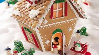 Gingerbread house yang satu ini berbeda dari kebanyakan. Mulai dari bentuk rumahnya hingga dekorasinya. Bagian atapnya dihiasi dengan sereal. Foto: Taste of Home