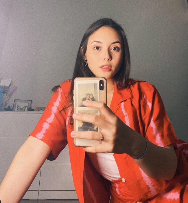 Di tengah-tengah perjuangannya untuk memperoleh keadilan, Laura Anna meninggal dunia akibat sesak napas. Sehingga sang kakak, Greta Irene lah yang melanjutkan perjuangan Laura. Belum lama ini Greta Irene mengamuk dan mengaku kesal dengan kuasa hukum Gaga Muhammad. Foto: Instagram/@gretairn