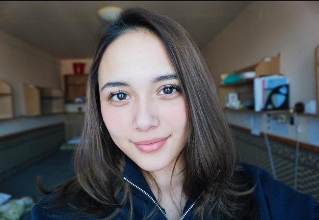 Greta Irene pun mengaku kecewa dan sangat menyayangkan pernyataan dari kuasa hukum Gaga Muhammad tersebut. Pasalnya karena kecelakaan itu sang adik sampai menjadi lumpuh dan kini meninggal dunia. Foto: Instagram/@gretairn