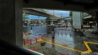 Meski menarik perhatian publik dan sudah ditunggu-tunggu beroperasi, halte CSW belum diketahui kapan resmi dibuka. Tetapi masyarakat sudah bisa menjajal halte CSW ini, selama uji coba.