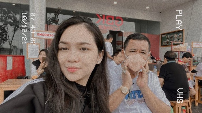 Hotman Paris Asyik Kulineran Bareng Aspri Cantik, Ini 10 Momennya Hotman Paris Asyik Kulineran Bareng Aspri Cantik, Ini 10 Momennya