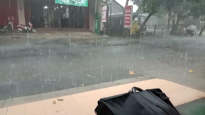 hujan es di malang