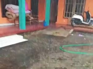 Hujan Es Disertai Angin di Banyuwangi Rusak Genting-Robohkan Kanopi