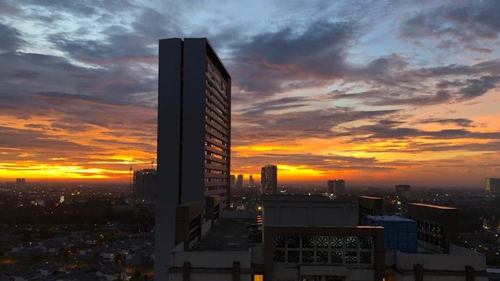 Kawasan Alam Sutera kini semakin berdenyut dengan hadirnya apartemen Pacific Garden Campus Town yang membidik pasar Mahasiswa. Memberikan kenyamanan dengan beragam fasilitas mewah dan berkelas untuk kawula muda.