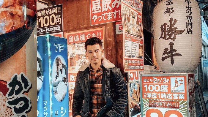 Jago Masak, Aktor Tampan Leo Consul Punya Buku Masak Sendiri