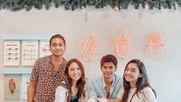 Support usaha Giorgino, Leo dan beberapa rekan artis lainnya mampir ke restoran Giorgino dan mencicipi berbagai menu enak di sana. Foto: Instagram @consulleo