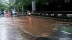 Jakarta Diguyur Hujan, Jalan di Semanggi Arah Gatsu Tergenang