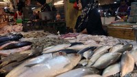 Hasilnya harga cabai, bawang, telur, minyak goreng dan daging ayam naik.