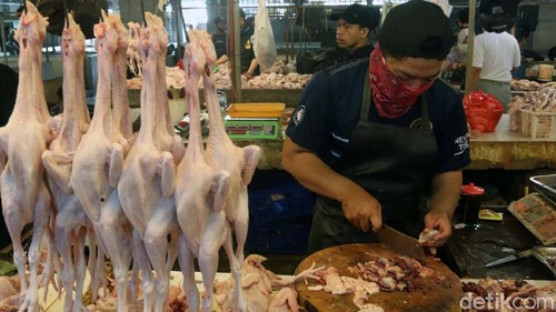 Jelang Natal dan Tahun Baru, harga pangan di Pasar Kosambi, Kota Bandung, mengalami kenaikan. Kenaikan signifikan terjadi pada telur ayam.