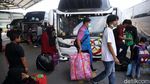 Jelang Natal, Terminal Pulo Gebang Mulai Ramai Penumpang