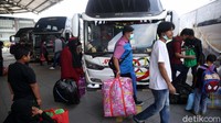 Pemerintah melalui Kementerian Perhubungan pun resmi mengeluarkan aturan terkait syarat perjalanan selama libur Nataru, yang akan berlaku sejak tanggal 24 Desember 2021 hingga 2 Januari 2022.