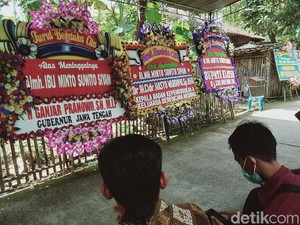 Rumah Duka Mbah Minto Klaten Dipenuhi Karangan Bunga dari Pejabat