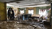 Sementara itu, banjir yang menggenangi belasan wilayah Malaysia dilaporkan mulai surut dan otoritas setempat menyebut prosesnya akan dipercepat setelah pintu air yang rusak -- yang mengendalikan aliran air ke sungai terdekat -- telah diperbaiki.