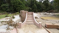Seperti diketahui, Malaysia kerap dilanda banjir saat musim hujan tiba, yang biasanya antara bulan November hingga Februari. Namun banjir terbaru yang melanda sejak akhir pekan lalu tercatat sebagai yang terburuk di Malaysia sejak tahun 2014. 