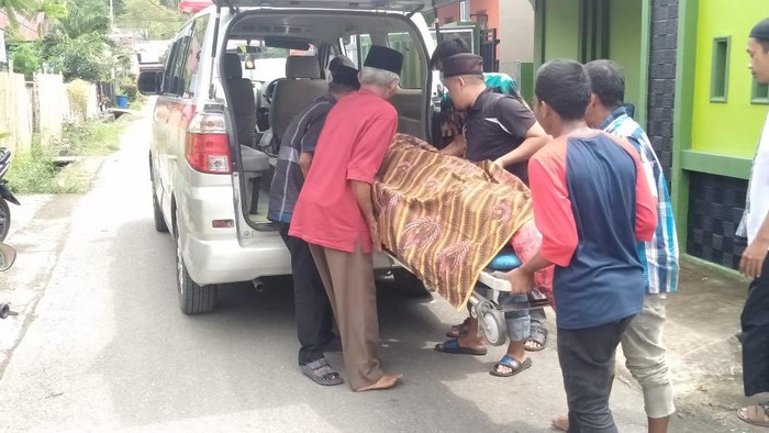 Korban gempa bumi M 7,4 di Selayar tewas usai 8 hari dirawat. (dok. BNPB)