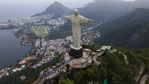 Wali Kota Rio de Janeiro membatalkan perayaan Malam Tahun Baru setelah Brazil mengonfirmasi beberapa kasus pertama virus corona varian Omicron di negara terbesar Amerika Latin itu. AP/Lucas Dumphreys