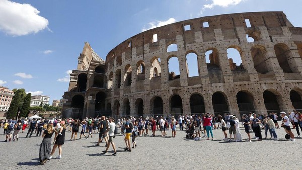 Setiap tahun, Tripadvisor, situs panduan perjalanan itu merilis serangkaian penghargaan Travellers Choice. Colosseum, Roma di peringkat dua (Foto: AP/Riccardo De Luca)