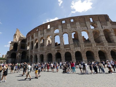 Tipu-tipu ala Warlok Italia: Jadi Gladiator Gadungan, Lalu Peras Turis