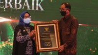 Anak usaha Lippo Karawaci itu dapat penghargaan dengan kategori Instansi Terbaik Taat Pajak dalam acara Anugerah Pajak Daerah Kabupaten Bogor, di Vimala Grand Ballroom, Megamendung, Bogor, Rabu (22/12). Foto: Dok. Lippo Karawaci
