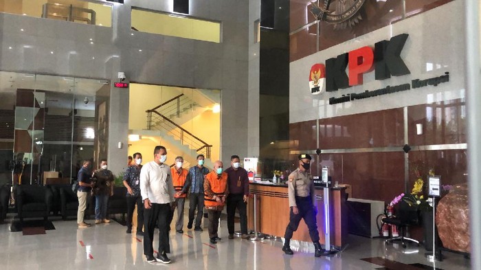 Mantan Wali Kota Banjar ditahan KPK (Azhar-detikcom)