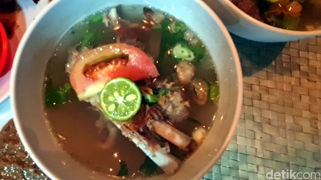 Mantap! Sate Kambing 30 cm Ini Disiram Bumbu Rempah Sunda dan Timur Tengah