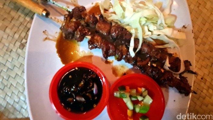 Mantap! Sate Kambing 30 cm Ini Disiram Bumbu Rempah Sunda dan Timur Tengah Mantap! Sate Kambing 30 cm Ini Disiram Bumbu Rempah Sunda dan Timur Tengah