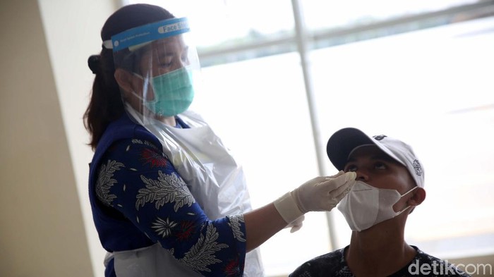 Alami Keluhan Seperti Ini? Pesan Luhut, Jangan Takut Tes COVID-19