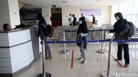 Aturan tersebut tertuang dalam SE Kemenhub Nomor 109 Tahun 2021 tentang petunjuk pelaksanaan perjalanan orang dalam negeri dengan transportasi darat selama masa Natal tahun 2021 dan Tahun Baru 2022 pada masa pandemi Corona Virus Disease (Covid-19) yang berlaku mulai 24 Desember sampai 2 Januari 2022.
